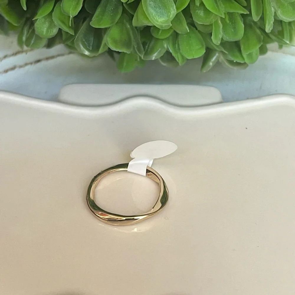 Fashion gold tone womens size 6 stackable rings